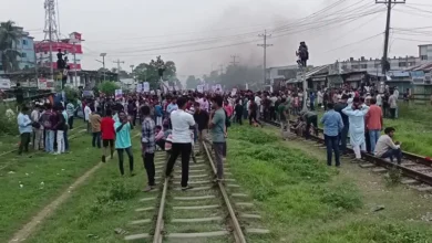 বিএনপির মনোনয়ন না পেয়ে ঢাকা-চট্টগ্রাম রেলপথ অবরোধ, বিক্ষোভ