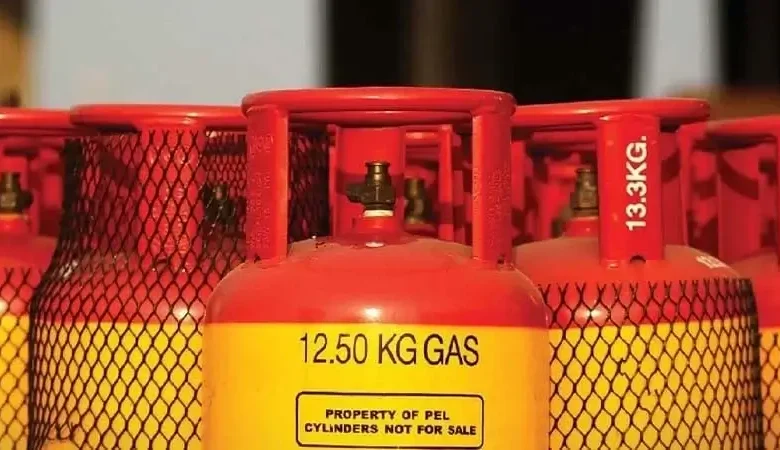 ভোক্তাপর্যায়ে ১২ কেজি সিলিন্ডারের নতুন দাম ১ হাজার ২১৫ টাকা