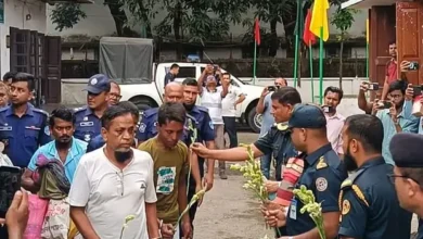 বন্দীদের ফুল দিয়ে বরণ, চালু হলো ফেনীর দ্বিতীয় কারাগার