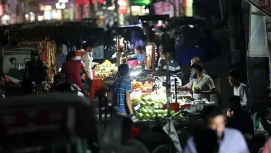 বগুড়ায় ফুটপাত দখল করে দোকানের পসরা, কোটি টাকার চাঁদাবাজির অভিযোগ