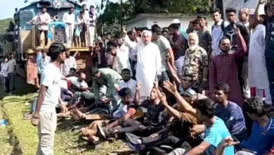 ময়মনসিংহে ট্রেন আটকে মনোনয়নবঞ্চিত প্রার্থীর সমর্থকদের বিক্ষোভ