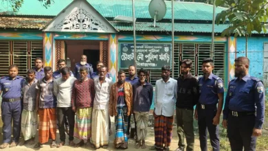 সিরাজগঞ্জে নৌযান থামিয়ে চাঁদাবাজি, ইউপি সদস্য-সমন্বয়কসহ আটক ১০