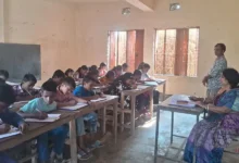 মসজিদের মাইকে ঘোষণা দিয়ে প্রাথমিক শিক্ষার্থীদের পরীক্ষা নিলেন স্থানীয়রা