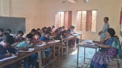 মসজিদের মাইকে ঘোষণা দিয়ে প্রাথমিক শিক্ষার্থীদের পরীক্ষা নিলেন স্থানীয়রা