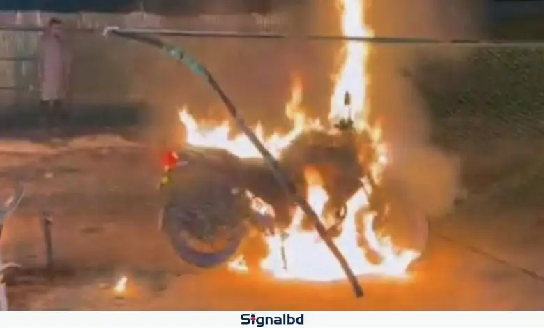 জন্মদিন উদযাপনে ব্যাডমিন্টন কোর্টে আগুন, পোড়ানো হলো দামি বাইক