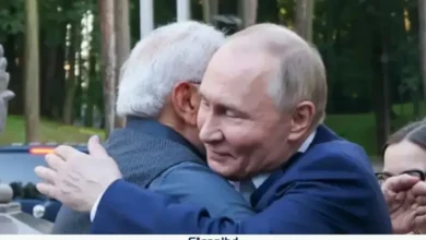 ভারতে পৌঁছেছেন পুতিন; লালগালিচায় জড়িয়ে ধরে স্বাগত জানালেন মোদি