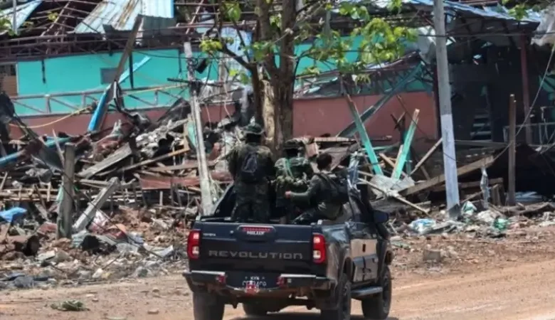 মিয়ানমারে ব্যস্ত চায়ের দোকানে বিমান হামলা, নিহত ১৮