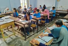 প্রাথমিক বিদ্যালয়ে কোথাও তালা, কোথাও পরীক্ষা