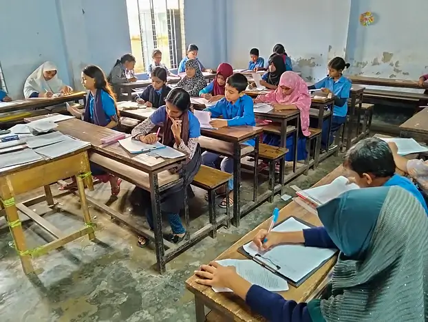 প্রাথমিক বিদ্যালয়ে কোথাও তালা, কোথাও পরীক্ষা
