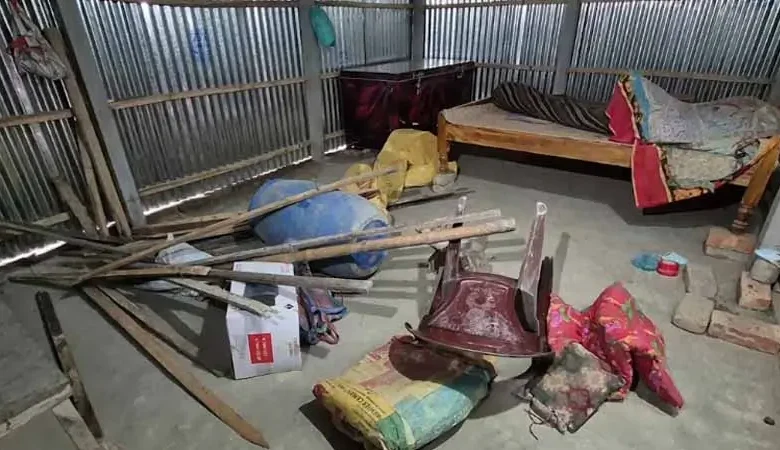 জুলাই শহীদ কমর উদ্দিনের বাড়িতে হামলা